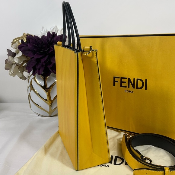 Fendi Medium Shopping Bag - Picture 6 of 16